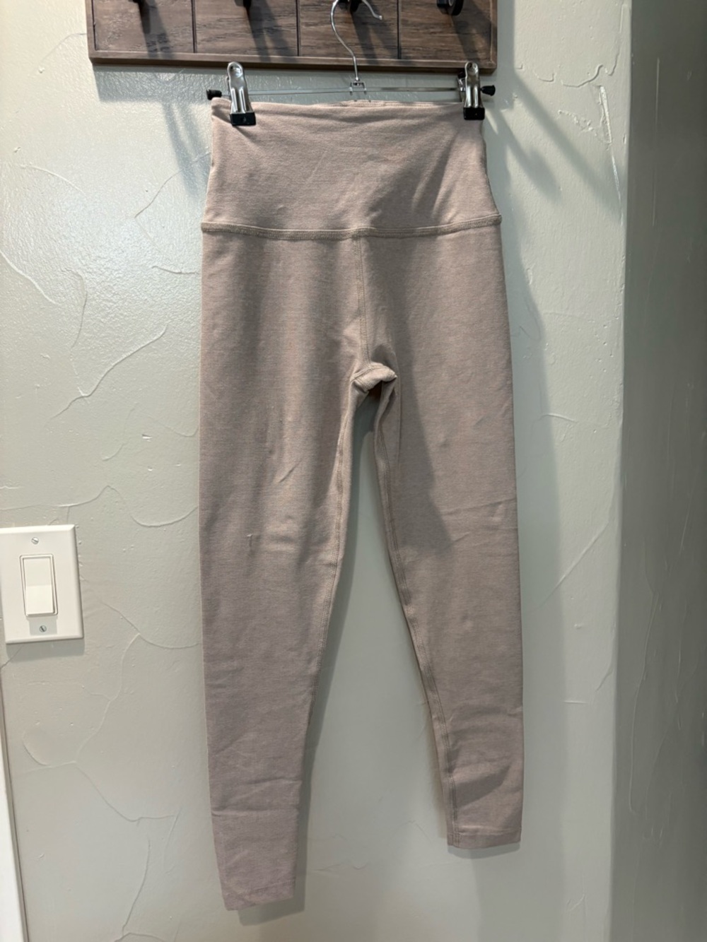 Beyond Yoga High-Waist Leggings in Taupe